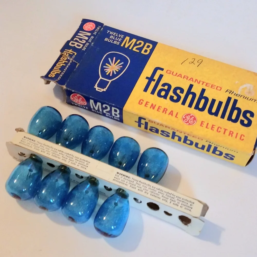 Vintage M2B General Electric Flashbulbs in Original Packaging 9 Bulbs